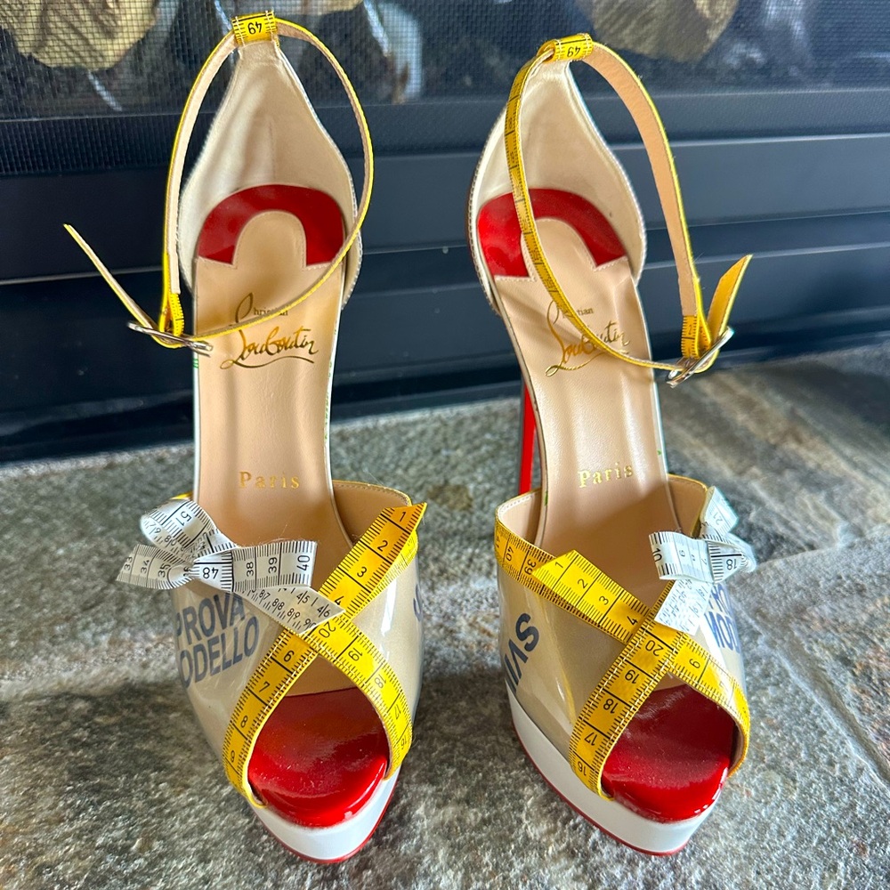 CHRISTIAN LOUBOUTIN 
PVC Patent Ruban Calfskin Metricathy 150 Pumps 38 1/2